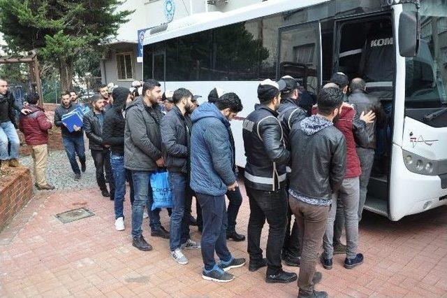 Göçmen Kaçakçıları İlk Defa Bunu Deneyecekti, İzmir Polisi Engelledi