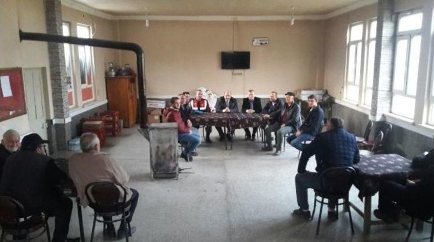 Kaymakam &Ccedil;akıcı Beşevler K&ouml;y&uuml; Sakinleriyle Buluştu