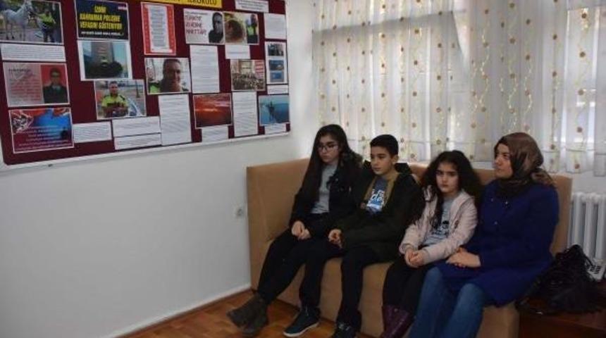 Adliyedeki Hain Saldırıyı &Ouml;nleyen Kahraman Polisin &Ccedil;ocuklarına Onur Belgesi