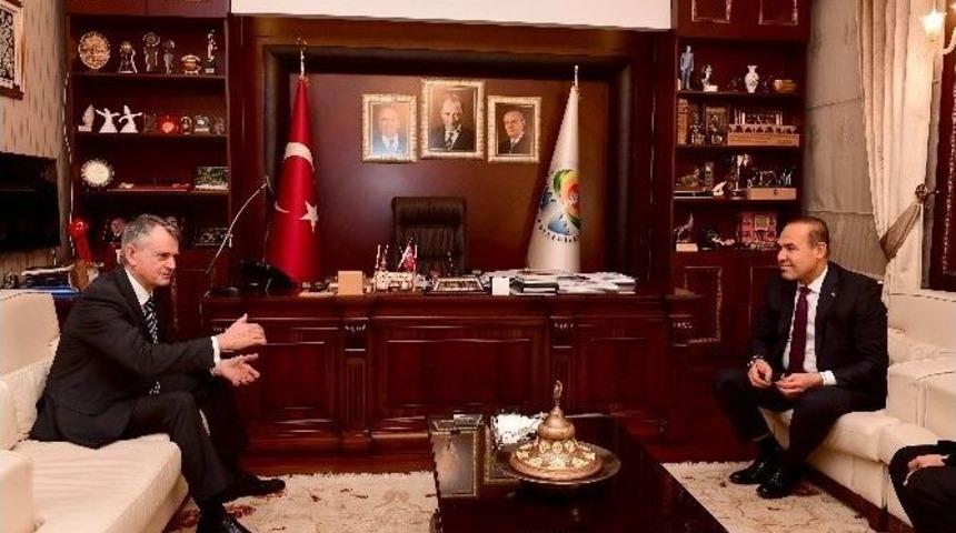 Kanada B&uuml;y&uuml;kel&ccedil;isi&rsquo;nden S&ouml;zl&uuml;&rsquo;ye Ziyaret