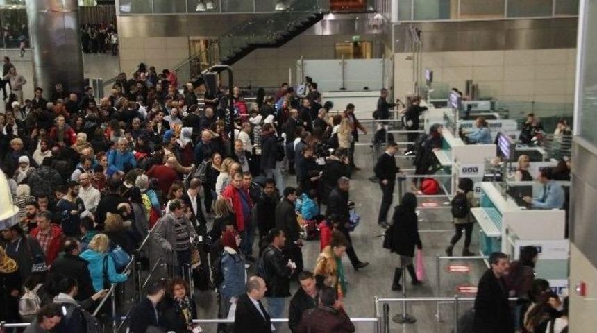 Atat&uuml;rk Havalimanı&rsquo;nda Yarıyıl Tatili Yoğunluğu