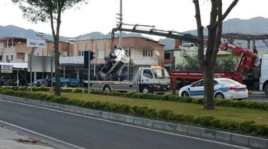 Zincirleme Trafik Kazası G&uuml;venlik Kamerasında