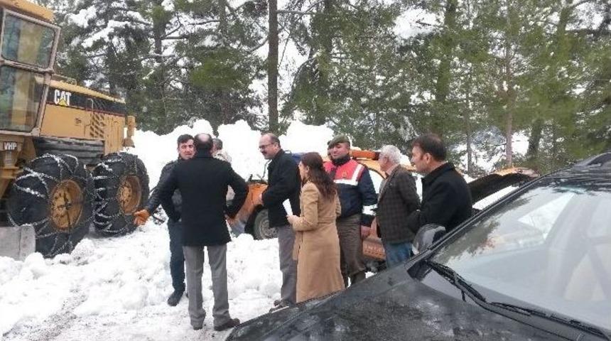 Hamile Kadın İle Yaşlı &Ccedil;iftin İmdadına Jandarma Yetişti