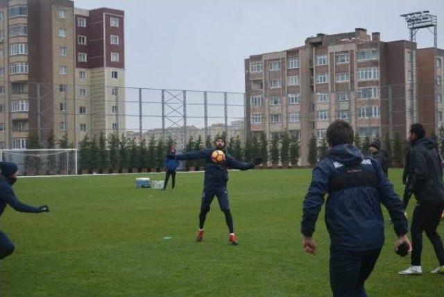 Medipol Başakşehir, Fenerbahçe Maçına Bileniyor