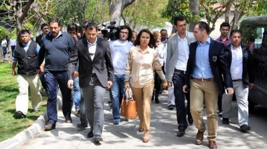 Ak Partili En&ccedil;, Tbmm'deki Olayı Anlattı: Kendimi Savunma I&ccedil;g&uuml;d&uuml;s&uuml;yle Hareket Ettim