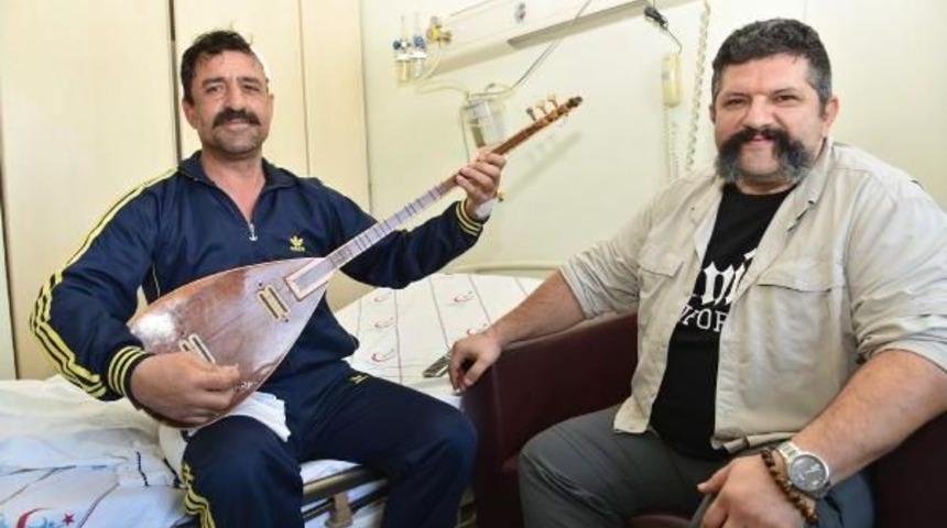 Ameliyatta Keman &Ccedil;alıp Şarkı S&ouml;yleyen Hastadan Mini Konser