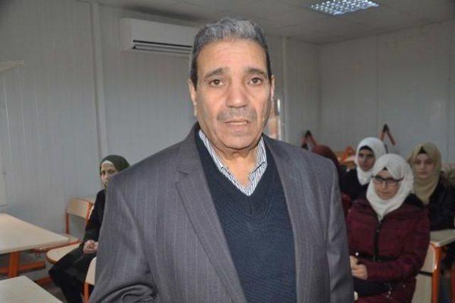 Suriyeli &Ouml;ğrencilerin Karne Sevinci 3