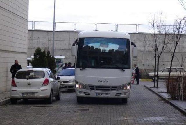 Uşak ta Fet&ouml; den 25 Kişi Adliyede 3