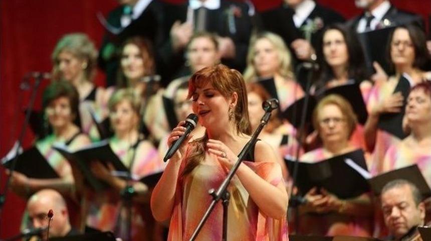 Gaziemir&rsquo;de Kursiyerlerden M&uuml;zik Ziyafeti