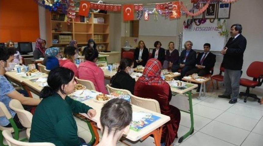 Hastane Sınıfında Karne Heyecanı