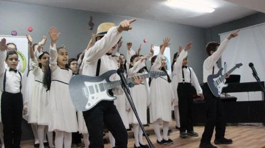 Bolu'da &Ouml;ğrencilerin Karne Sevinci