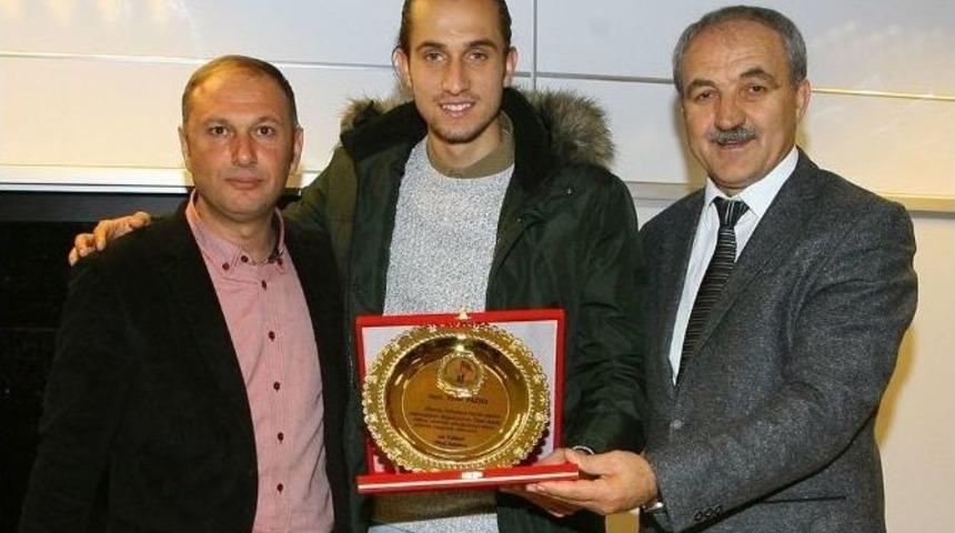 Yusuf Yazıcı, Şampiyon Liseyi Ziyaret Etti