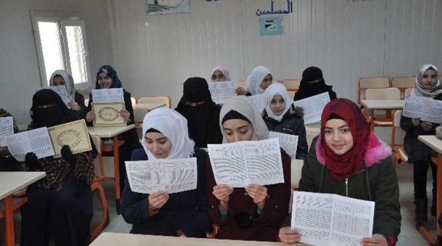 Reyhanlı&rsquo;da Suriyeli &Ouml;ğrenciler Karnelerini Aldı