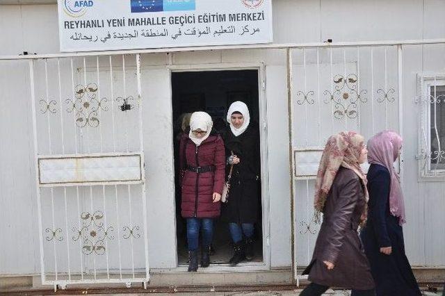Reyhanlı&rsquo;da Suriyeli &Ouml;ğrenciler Karnelerini Aldı 3
