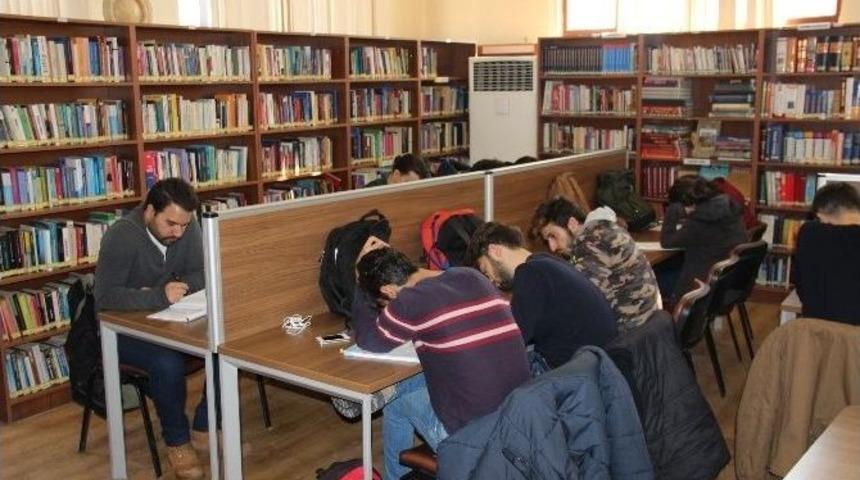 Aksaray&rsquo;da 2016 Yılında 37 Bin 842 Kitap Okundu