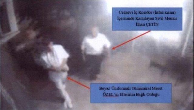 Darbe Girişiminde Bulunanlar, Deniz Harp Okulu Komutanı Mesut &Ouml;zel&rsquo;in Ellerini Kelep&ccedil;eledi 1