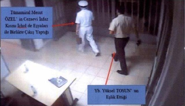 Darbe Girişiminde Bulunanlar, Deniz Harp Okulu Komutanı Mesut &Ouml;zel&rsquo;in Ellerini Kelep&ccedil;eledi 3