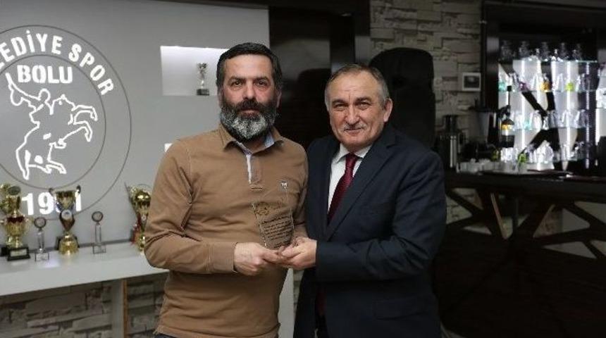 Bolu Belediyesi&rsquo;nden Gazetecilere Teşekk&uuml;r Plaketi