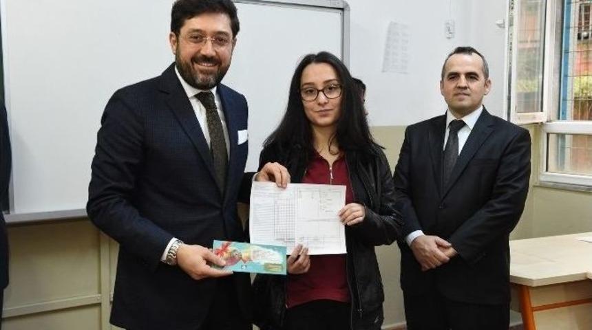 Başkan Hazinedar &Ouml;ğrencilere Karne Verdi