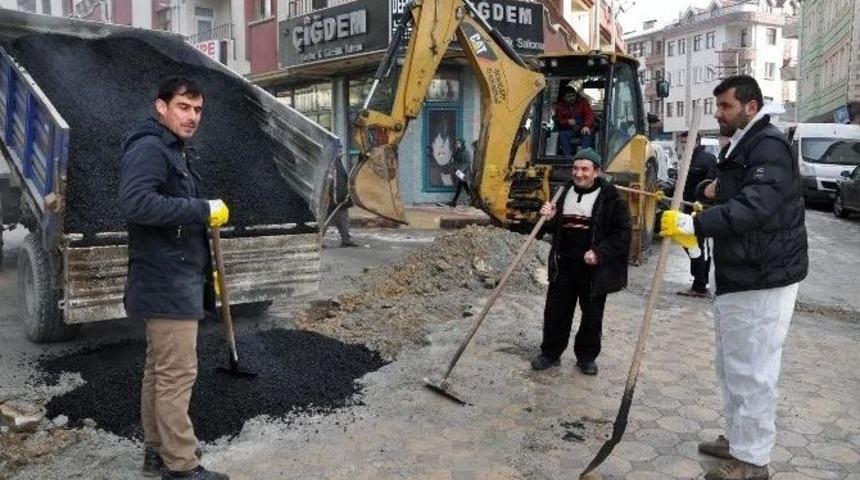 Sorgun Belediyesi Bozulan Yolları Onarıyor