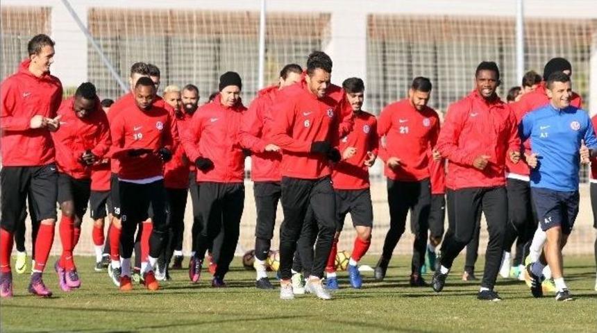 Antalyaspor, Osmanlıspor Ma&ccedil;ı Hazırlıklarını S&uuml;rd&uuml;r&uuml;yor