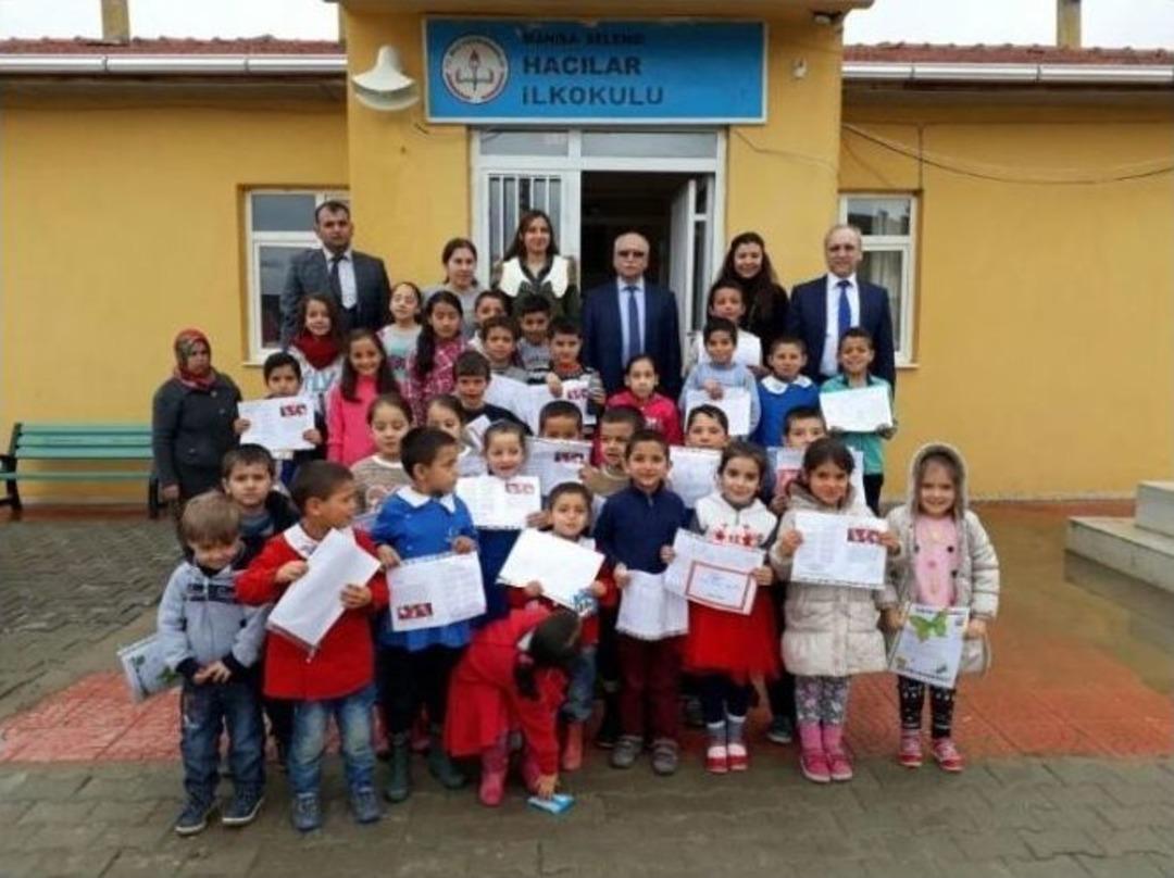 Manisa&rsquo;nın İl&ccedil;elerinde Karne Sevinci