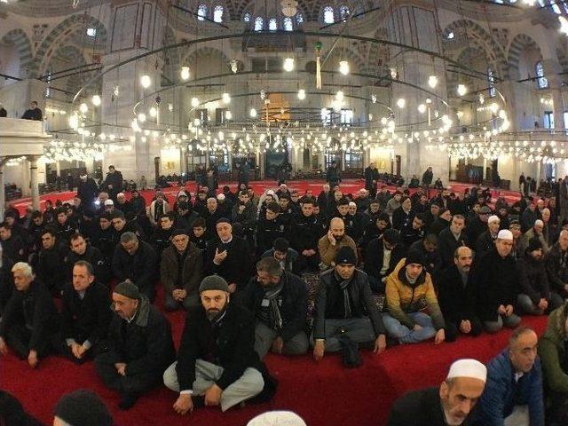 Fatih Camii’nde Beşiktaş Şehitleri İçin Mevlid Okutuldu