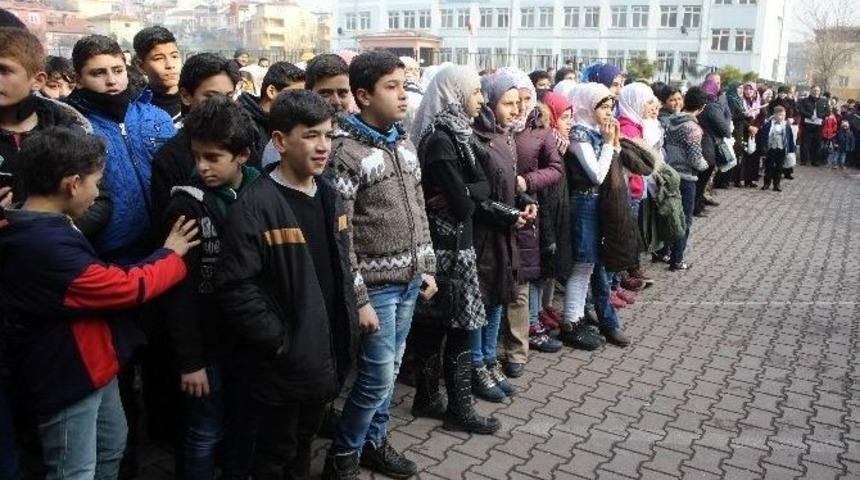 (&ouml;zel Haber) Kayseri&rsquo;de 6 Bin 833 Suriyeli &Ouml;ğrenci Karne Heyecanı Yaşadı