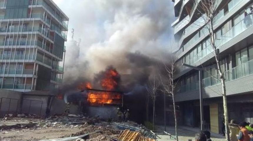 Hurda Ara&ccedil; Malzemeleri Deposunda Yangın