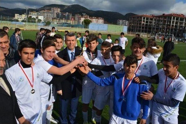 Mahalle Ligi Futbol Turnuvası Edremit Grubu Şampiyonları Ödüllerini Aldılar