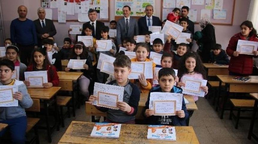 Demirkol&rsquo;dan Haliliyeli &Ouml;ğrencilere Karne Hediyesi