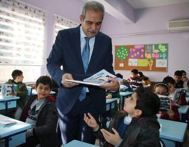 Demirkol&rsquo;dan Haliliyeli &Ouml;ğrencilere Karne Hediyesi 2