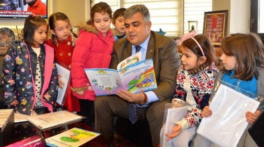 Minik &Ouml;ğrenciler Karne Sevinci Başkan &Ouml;zg&uuml;ven İle Paylaştı