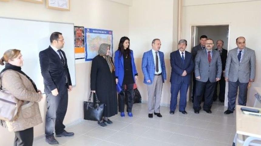 Burhaniye&rsquo;de &Ouml;ğrenciler Yarıyıl Karnelerini Aldılar