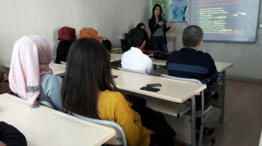 Yenişehir Gen&ccedil;lik Merkezinde Madde Bağımlılığı Semineri