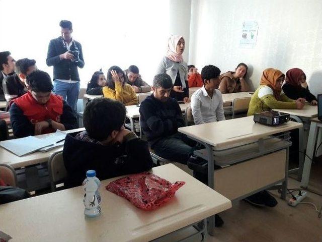 Yenişehir Gençlik Merkezinde Madde Bağımlılığı Semineri 1