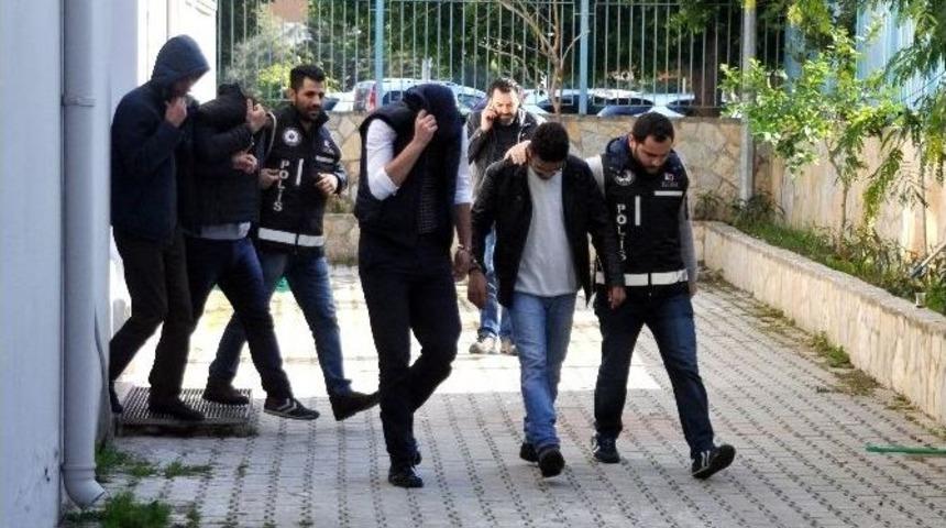 Sahte Kimlikle Kredi &Ccedil;eken 4 Kişi Tutuklandı