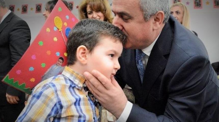 Başkan Baran, K&ouml;rfez&rsquo;de &Ouml;ğrencilerin Karne Heyecanına Ortak Oldu