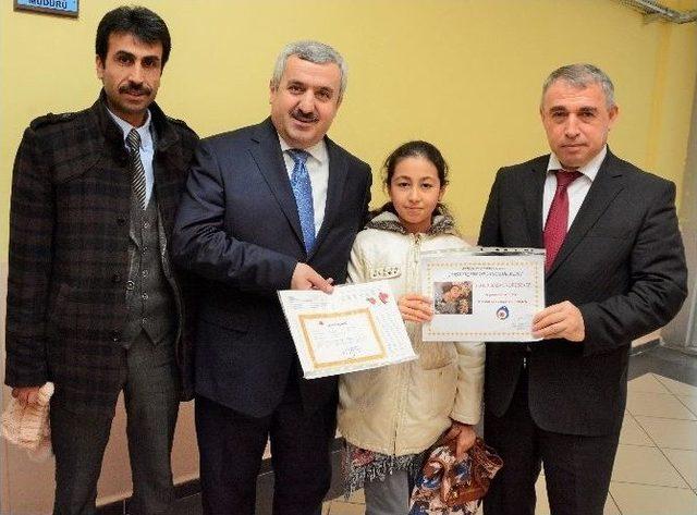 Başkan Baran, K&ouml;rfez&rsquo;de &Ouml;ğrencilerin Karne Heyecanına Ortak Oldu 1