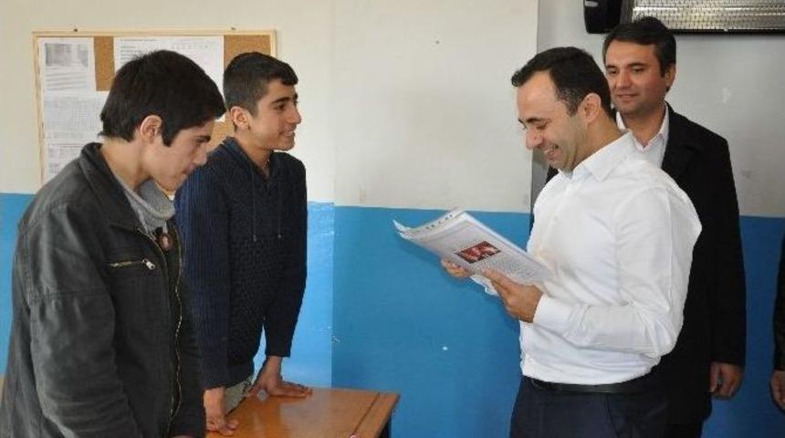 Silopi&rsquo;de İş Adamları K&ouml;y Okulunda Karne Ve Oyuncak Dağıttı