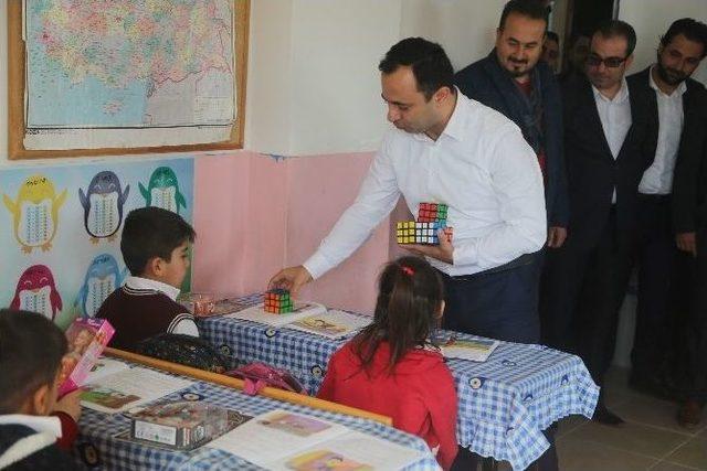 Silopi&rsquo;de İş Adamları K&ouml;y Okulunda Karne Ve Oyuncak Dağıttı 1