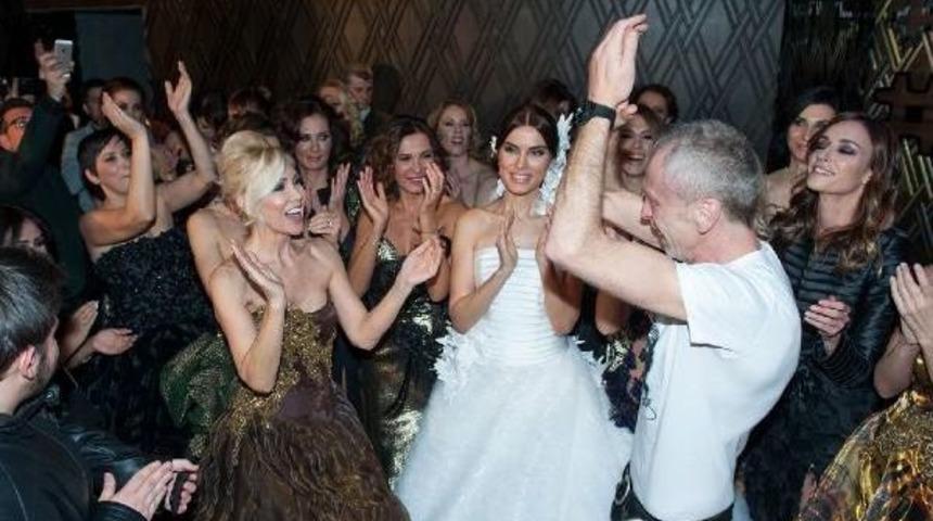 Eski &Uuml;nl&uuml; Mankenler 'hayata Sahip &Ccedil;ıkmak' I&ccedil;in Podyuma D&ouml;nd&uuml;