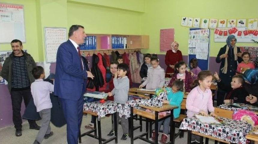 Başkan Duymuş &Ouml;ğrencilerin Karne Sevincine Ortak Oldu