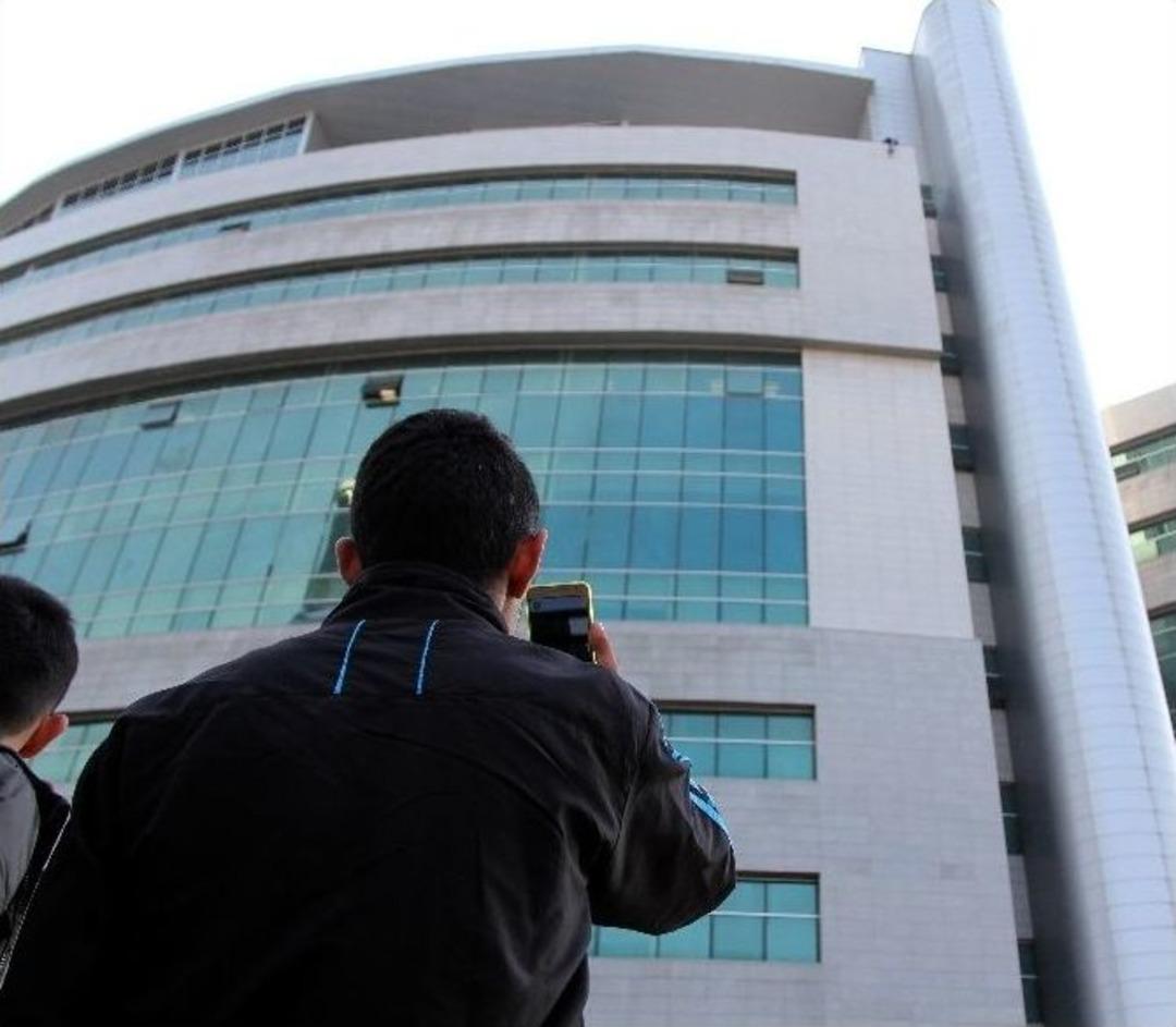 Film &Ccedil;eker Gibi İntihar Girişimini Kaydettiler