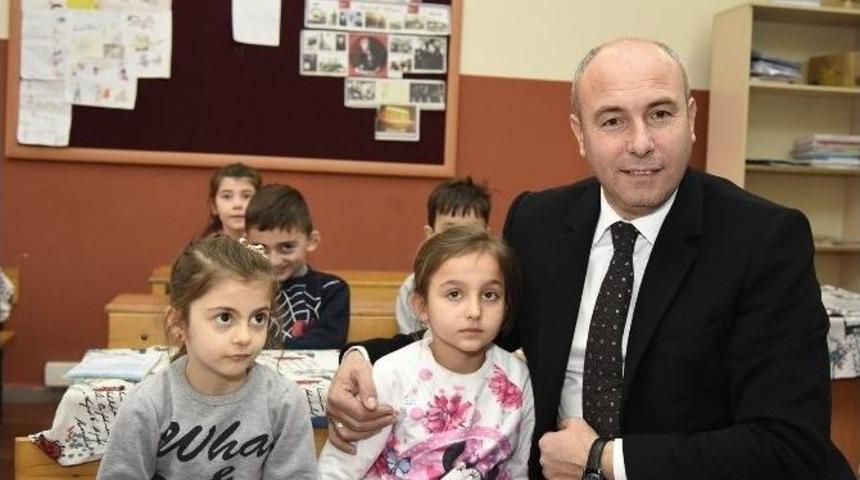 Başkan Togar &Ouml;ğrencilerin Karne Heyecanını Paylaştı