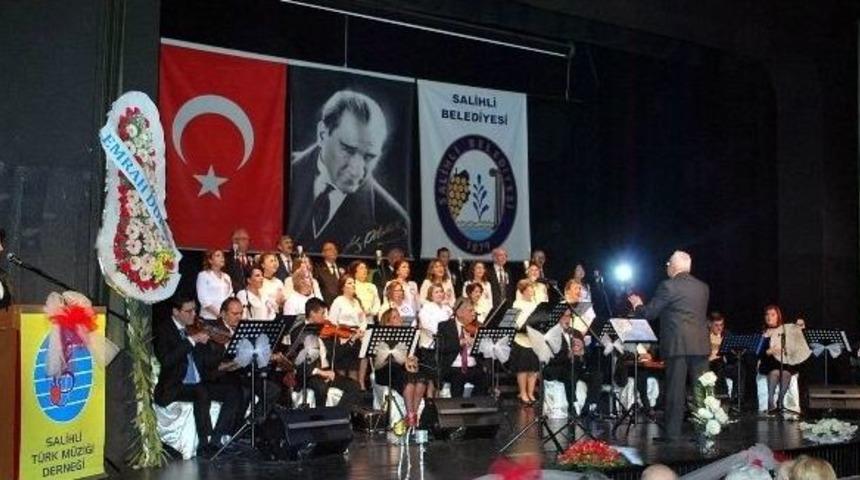 Salihlililer T&uuml;rk Sanat M&uuml;ziğine Doydu