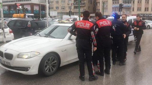 İzmit'te Ikiz Plakalı Araç Polisi Alarma Geçirdi