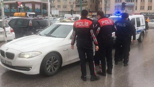 İzmit'te Ikiz Plakalı Araç Polisi Alarma Geçirdi
