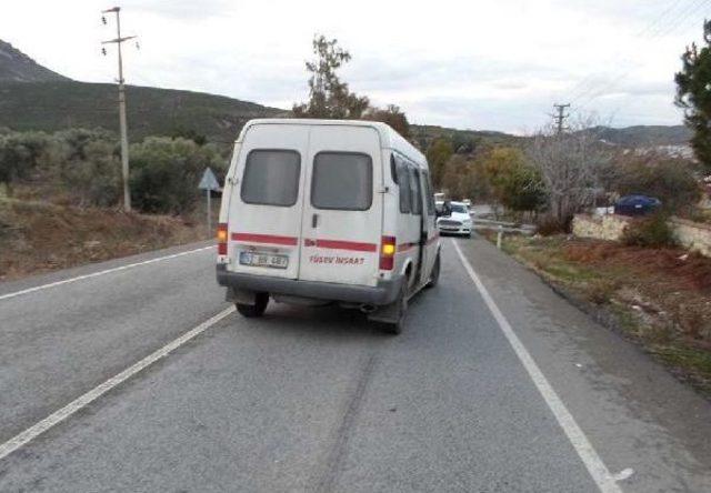 Minibüs Çarpan Anne Öldü, 5 Yaşındaki Oğlu Yaralandı