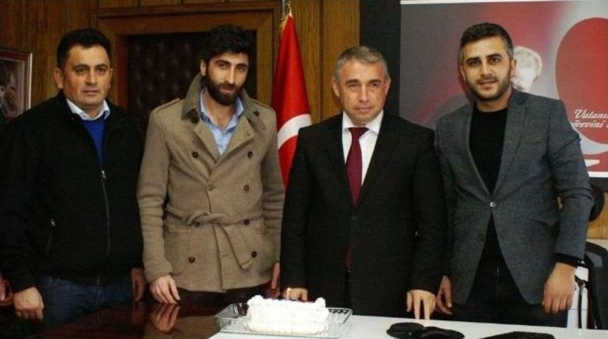 Kocaeli Birlikspor&rsquo;dan Kaymakama S&uuml;rpriz Doğum G&uuml;n&uuml;